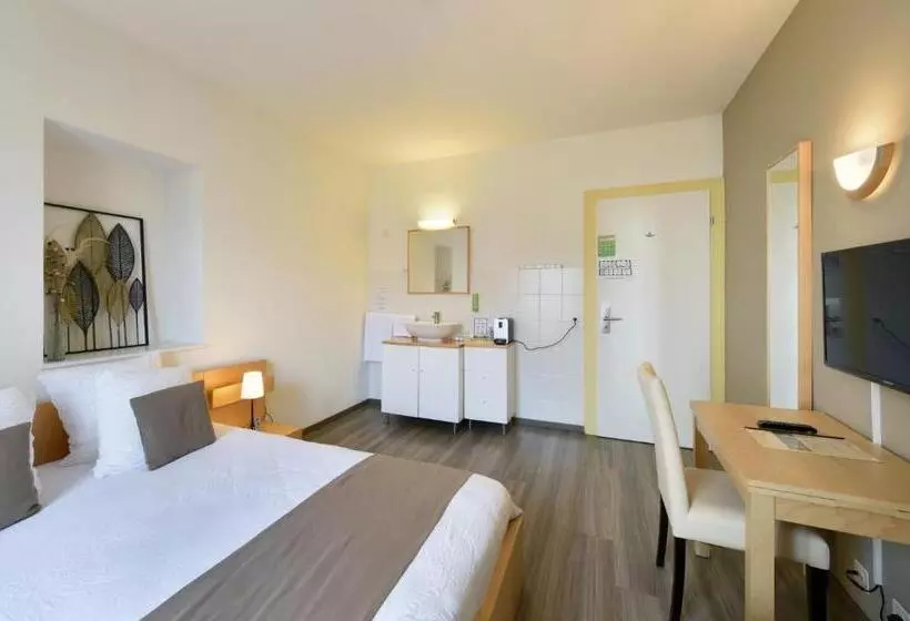 Отель Hôtel Du Marché