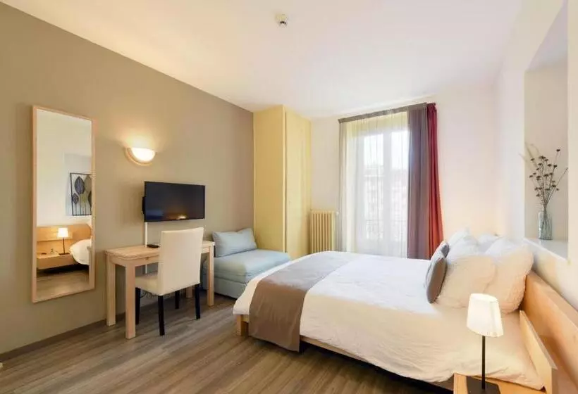 Отель Hôtel Du Marché