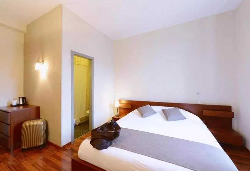 Отель Hôtel Du Marché