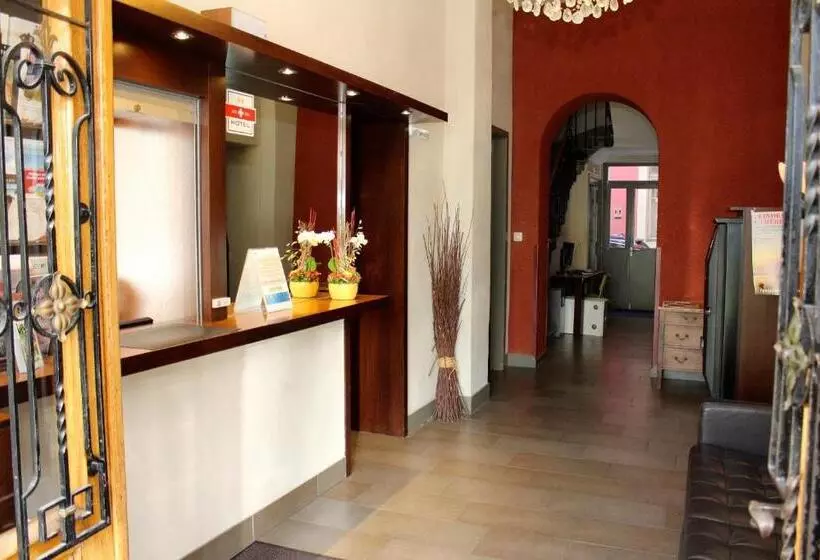 Отель Hôtel Du Marché