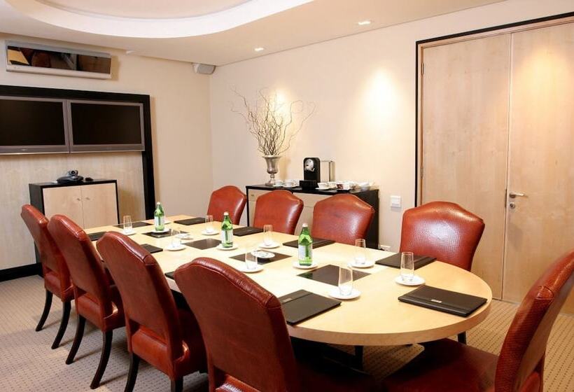 בית מלון כפרי Mantis No5 Boutique Art