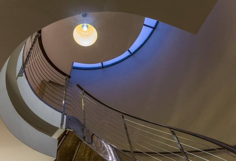 בית מלון כפרי Mantis No5 Boutique Art