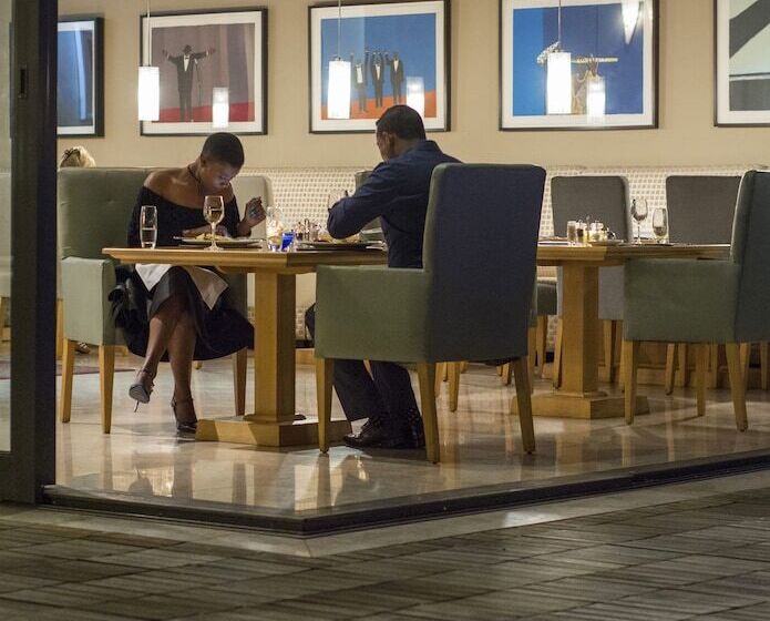 בית מלון כפרי Mantis No5 Boutique Art