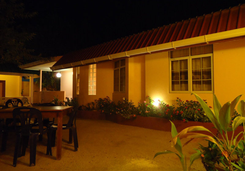 פנסיון Shiny Beach