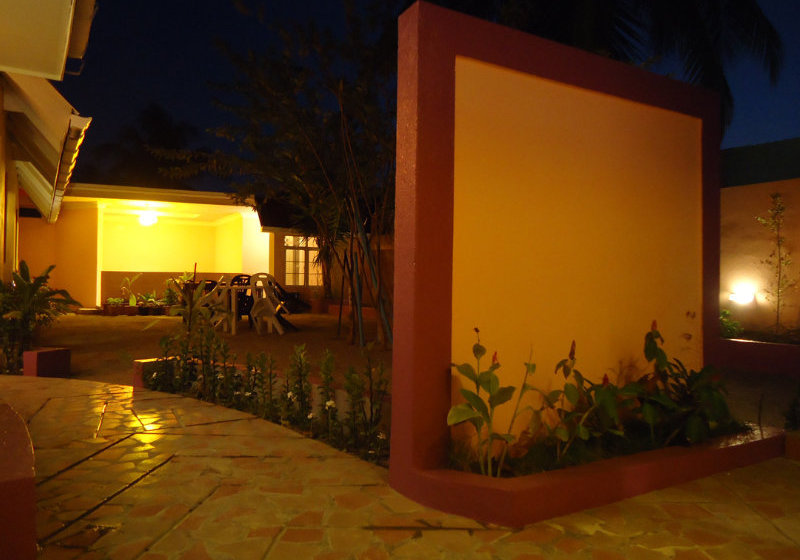 פנסיון Shiny Beach