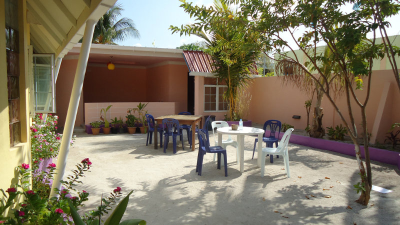 פנסיון Shiny Beach