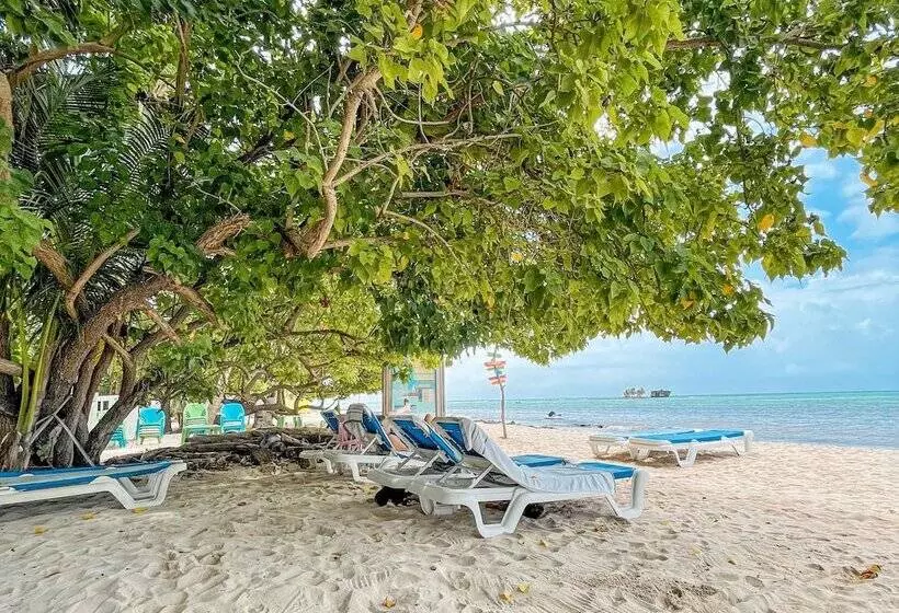 Hotel Cocoplum Beach