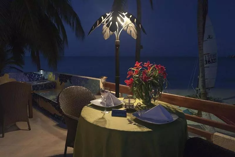 Hotel Cocoplum Beach