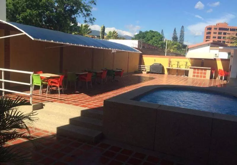 هتل Miramar Suites