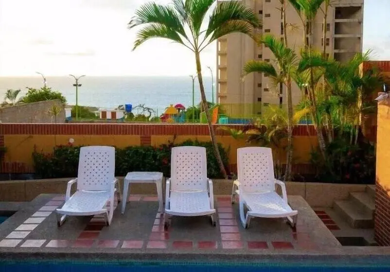 هتل Miramar Suites