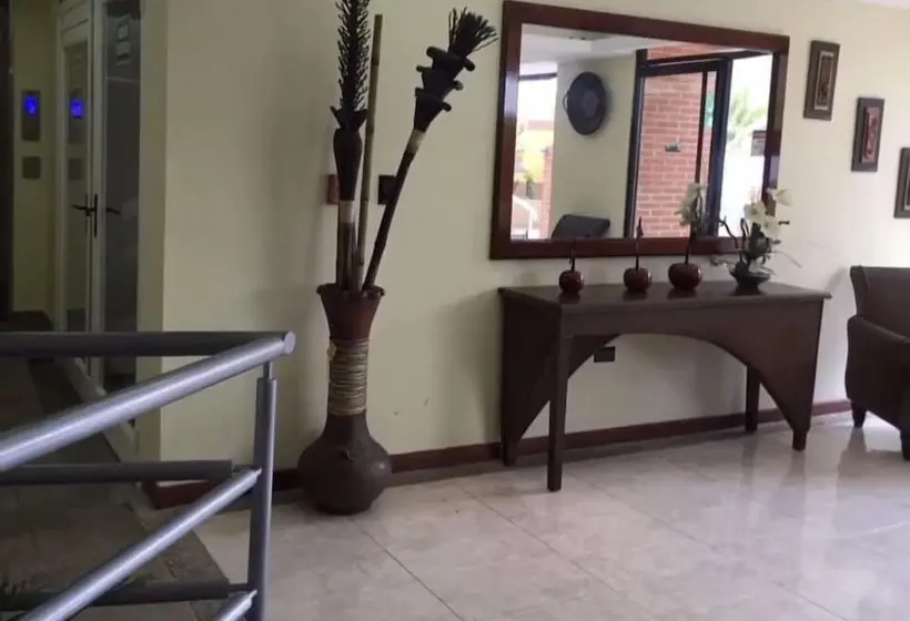 هتل Miramar Suites