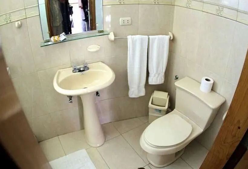 هتل Miramar Suites