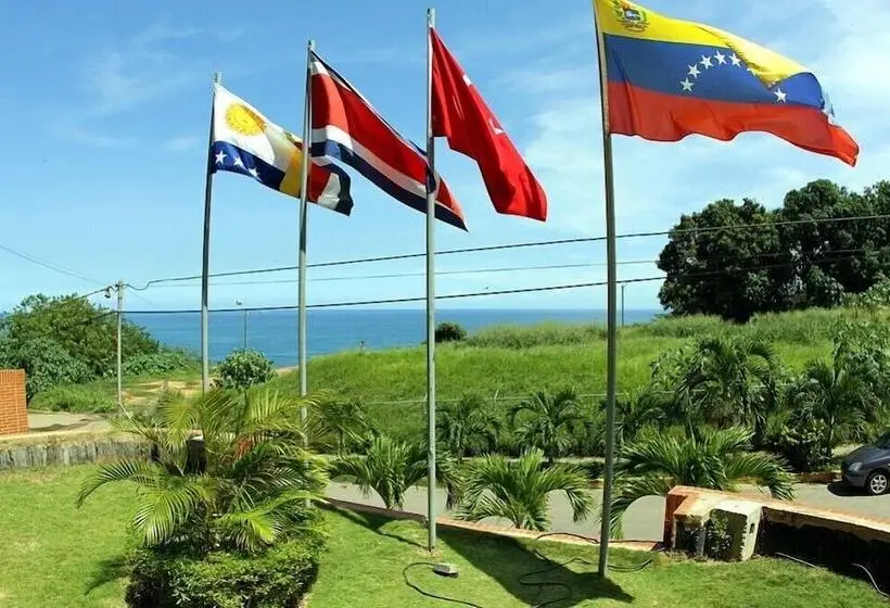هتل Miramar Suites