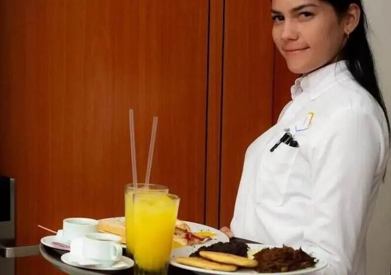 هتل Miramar Suites