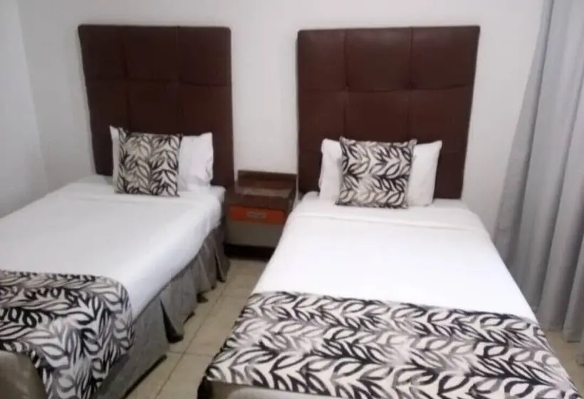 هتل Miramar Suites