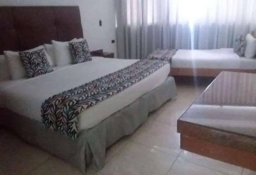 هتل Miramar Suites