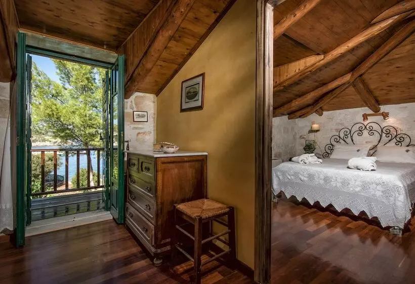 Nobelos Seaside Lodge