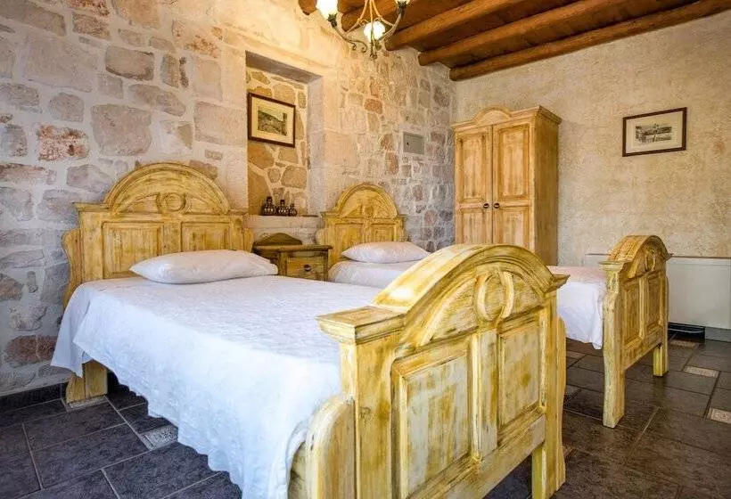 Nobelos Seaside Lodge