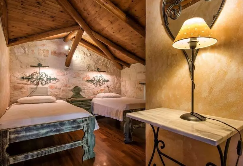 Nobelos Seaside Lodge