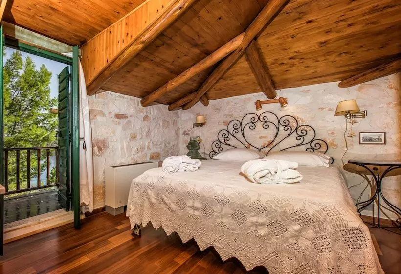 Nobelos Seaside Lodge