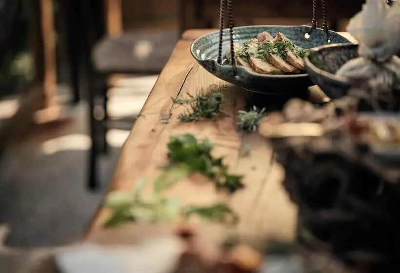 Nobelos Seaside Lodge