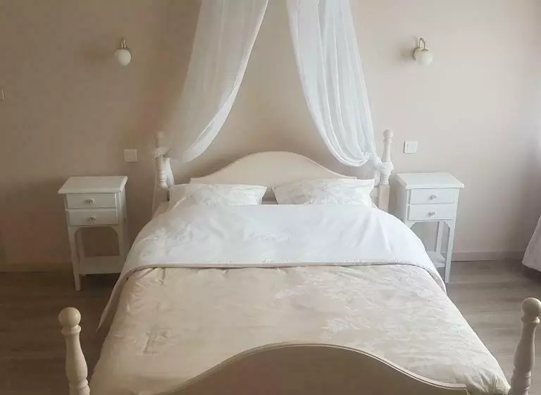 Aamiaismajoitus (B&B) Domaine De La Chesnaie