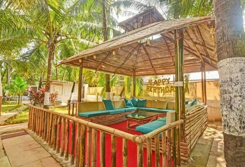 Hotelli Capital O 85392 La Perla Resorts