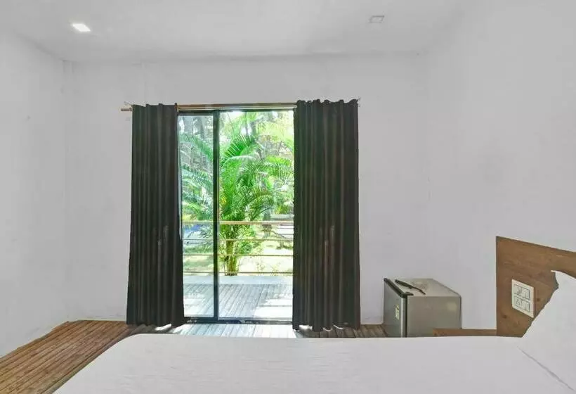 Hotelli Capital O 85392 La Perla Resorts