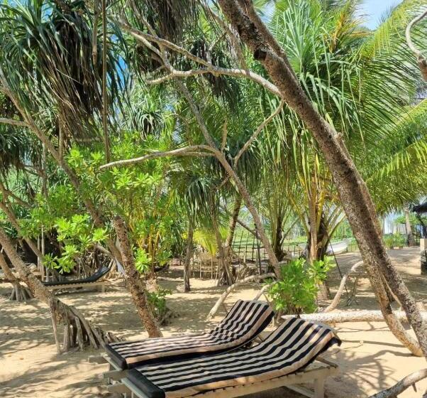 בית מלון כפרי Golden Beach Paradise