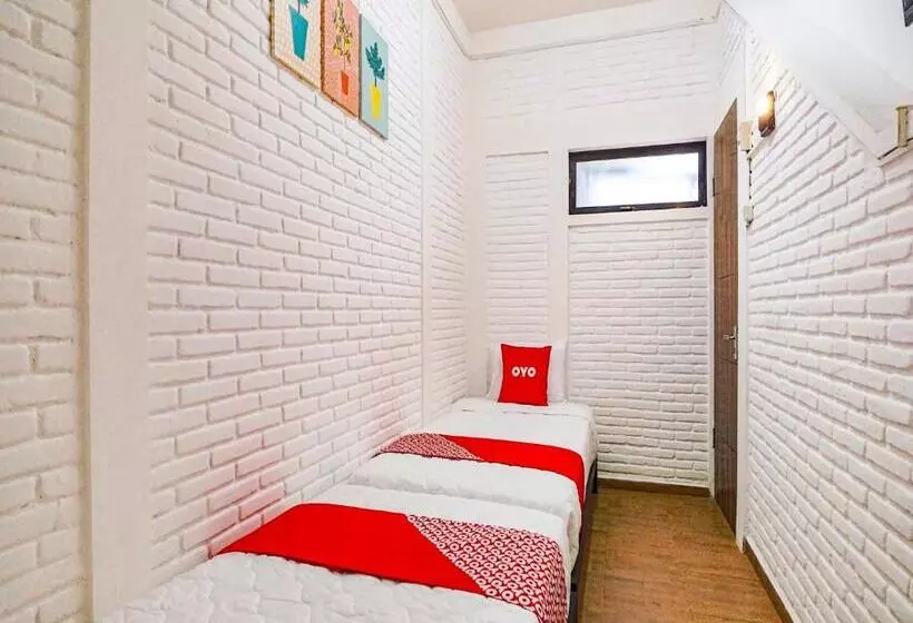 هتل Oyo 90828 Ara Guest House