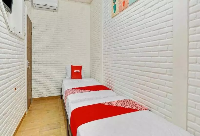هتل Oyo 90828 Ara Guest House