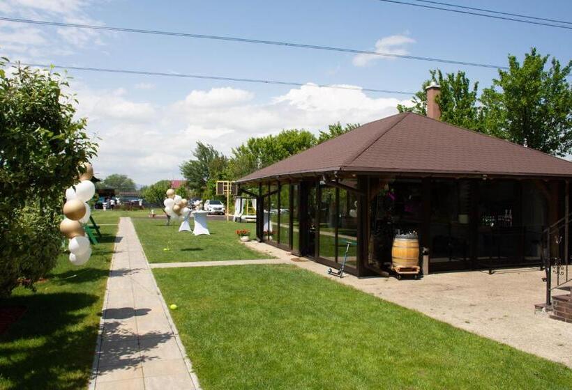 پانسیون Janine Garden