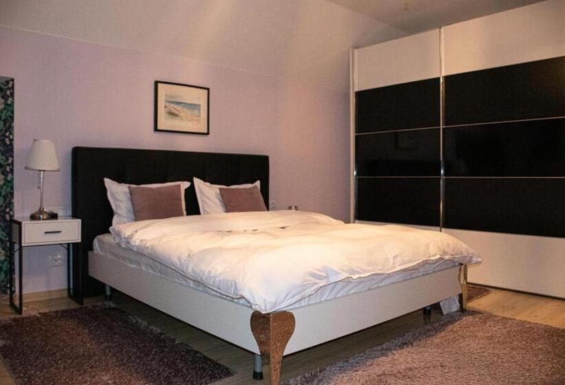 پانسیون Janine Garden