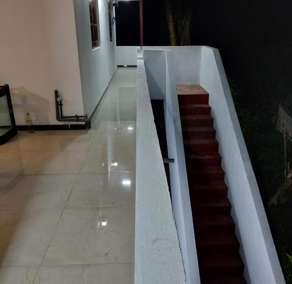 Pension (Hôtel basse catégorie) Pasindu Place