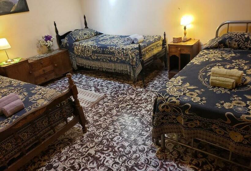 Bed & Breakfast Moray Hostel