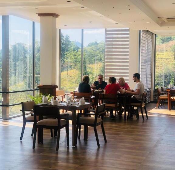 Отель Riverbank Resort Gampola