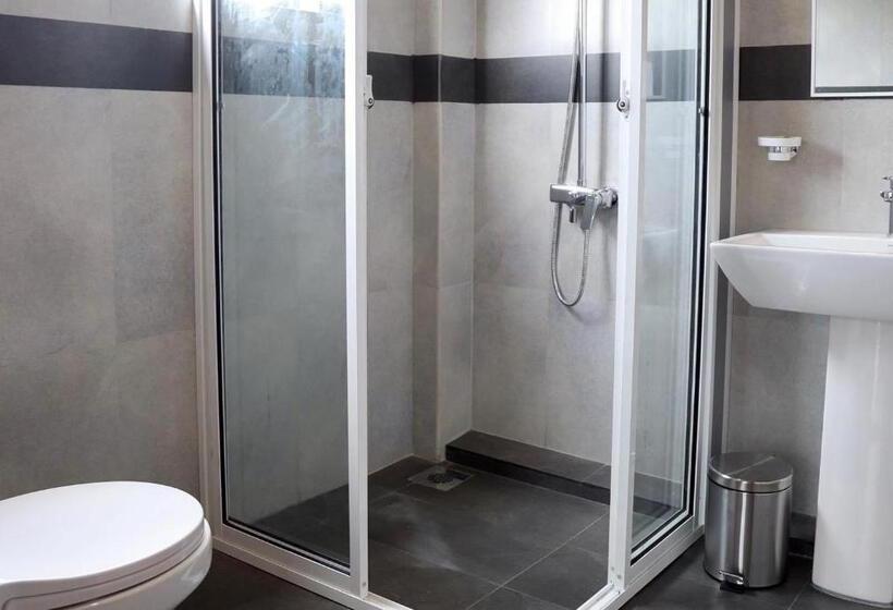 Отель Riverbank Resort Gampola