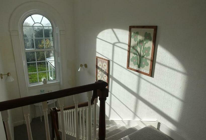 مبيت وإفطار Little Woodbank