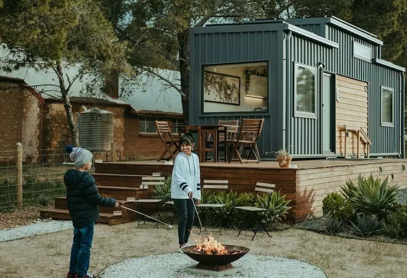 Aamiaismajoitus (B&B) Pink Lake Tiny House    Peony