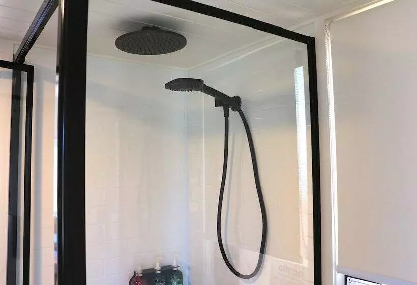 Aamiaismajoitus (B&B) Pink Lake Tiny House    Peony