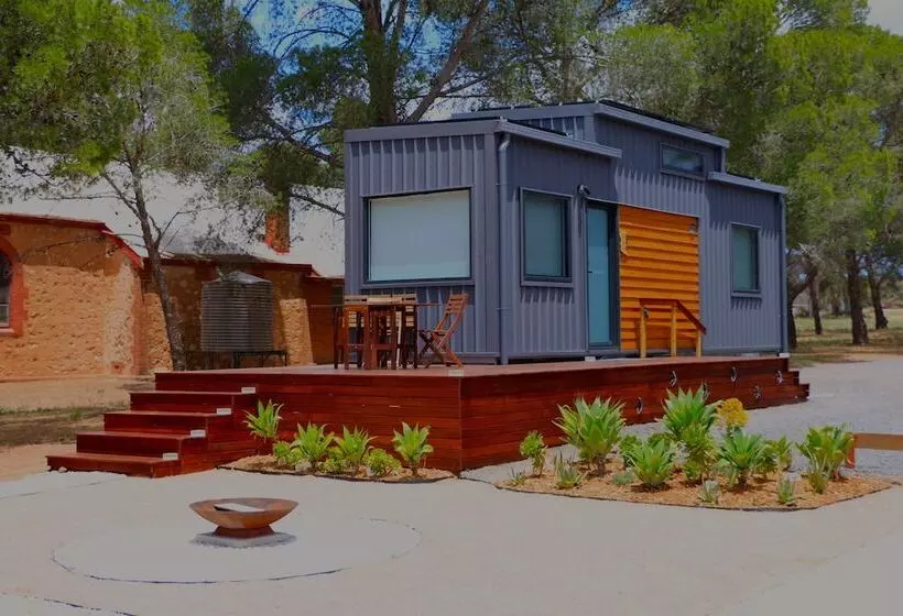 Aamiaismajoitus (B&B) Pink Lake Tiny House    Peony