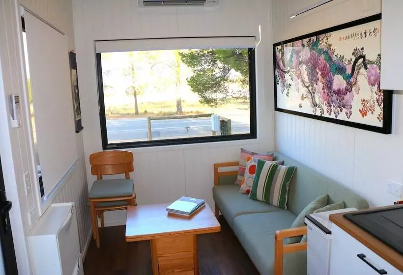 Aamiaismajoitus (B&B) Pink Lake Tiny House    Peony