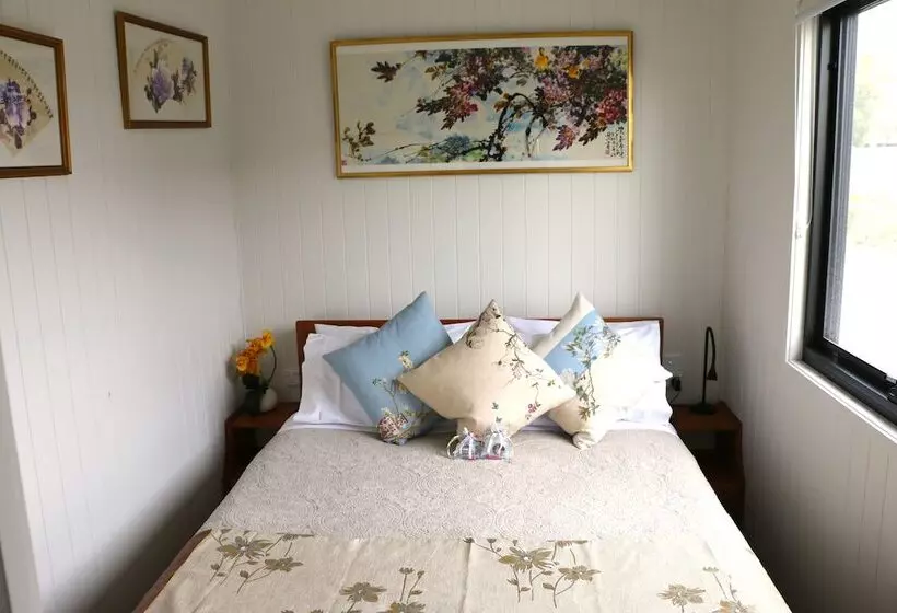 Aamiaismajoitus (B&B) Pink Lake Tiny House    Peony