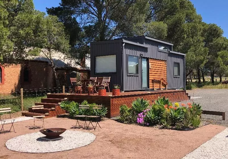 Aamiaismajoitus (B&B) Pink Lake Tiny House    Peony