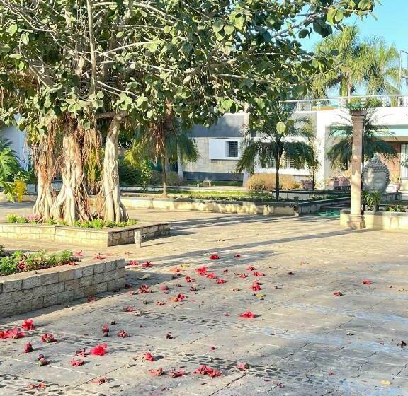 Отель Book Rooms & Villa  Bairagarh Living Farm Stay