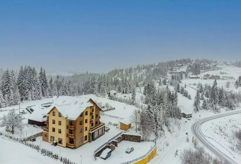 ホテル Rich Oak   готель з відкритим панорамний басейном