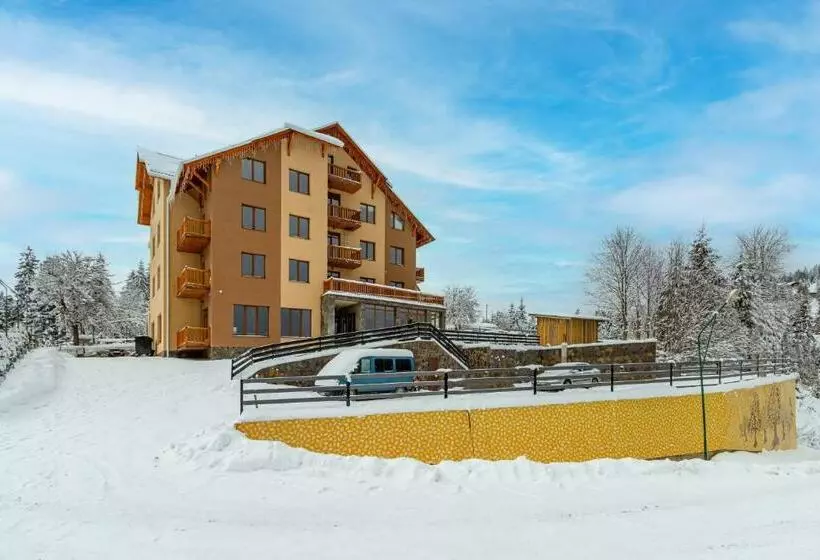 ホテル Rich Oak   готель з відкритим панорамний басейном