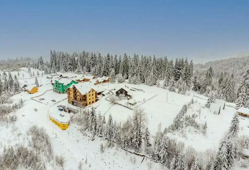 ホテル Rich Oak   готель з відкритим панорамний басейном