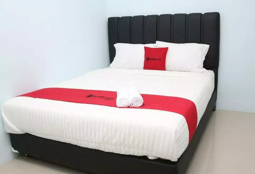 Hotelli Reddoorz Syariah Near Suncity Mall Madiun