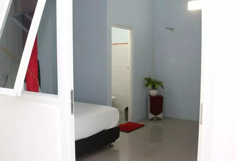 Hotelli Reddoorz Syariah Near Suncity Mall Madiun